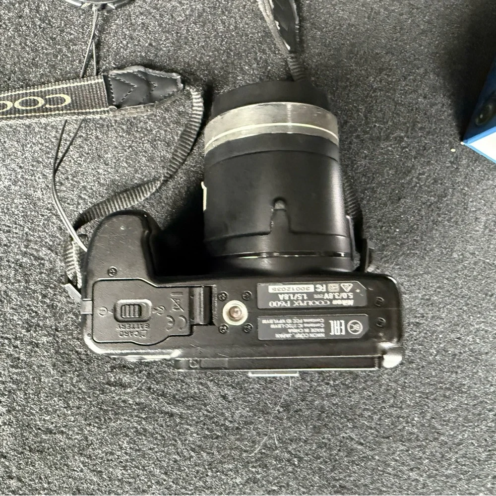 Nikon coolpix p600 camera with charger and battery